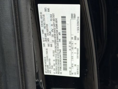 Used 2018 Ford Escape Titanium w/ Ford Safe & Smart Package AWD/4WD image 35