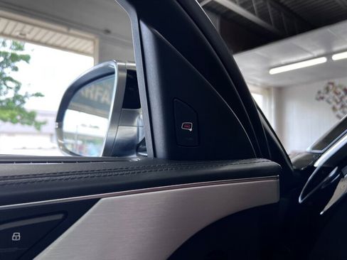 Used 2014 Audi S8 image 32