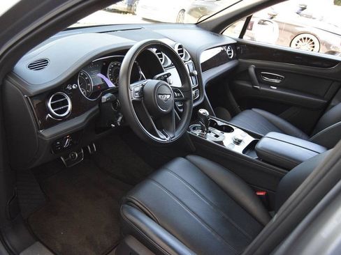 Used 2019 Bentley Bentayga image 21