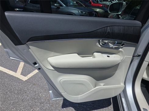 Used 2020 Volvo XC90 T5 Momentum AWD/4WD image 13