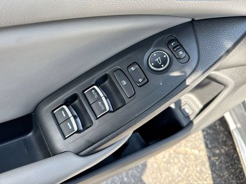 Used 2018 Honda Accord Touring image 13