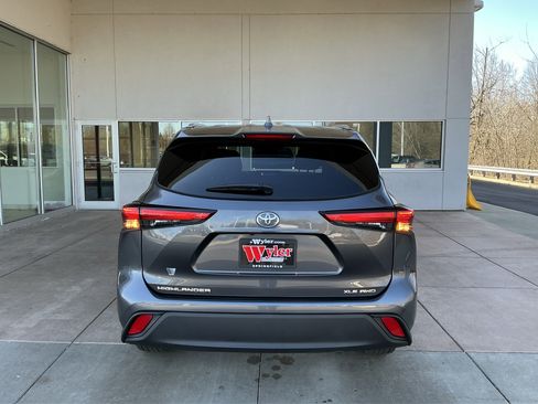 Used 2023 Toyota Highlander XLE image 21