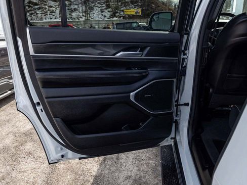 Used 2022 Jeep Wagoneer Series I w/ Premium Group I image 14