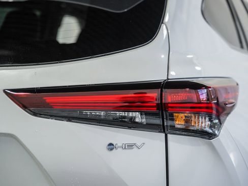 New 2026 Toyota Highlander Platinum image 6