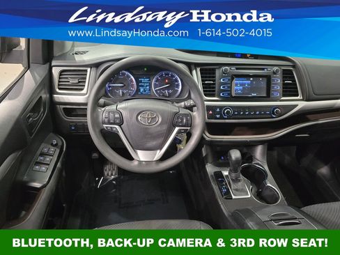 Used 2016 Toyota Highlander LE image 12
