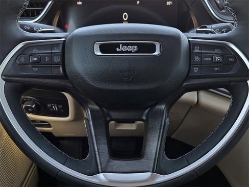 Used 2024 Jeep Grand Cherokee Limited image 31