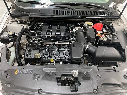 Used 2017 Ford Taurus SE image 17
