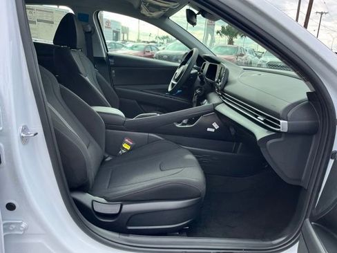New 2026 Hyundai Elantra SE FWD image 22