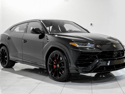 Used 2022 Lamborghini Urus image 3