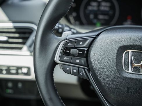 Used 2018 Honda Accord Touring image 30