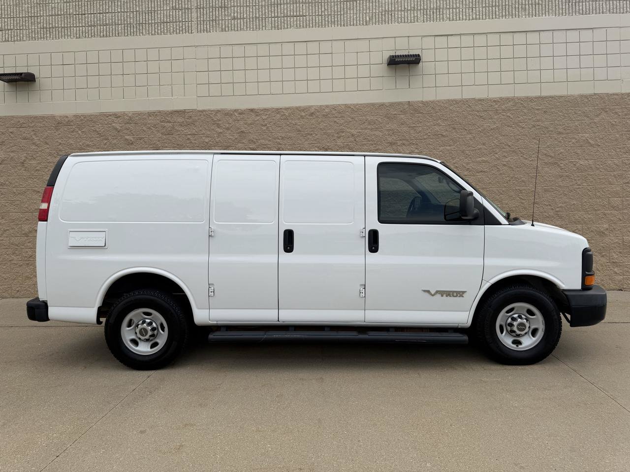 Used 2015 Chevrolet Express 2500 RWD image 6