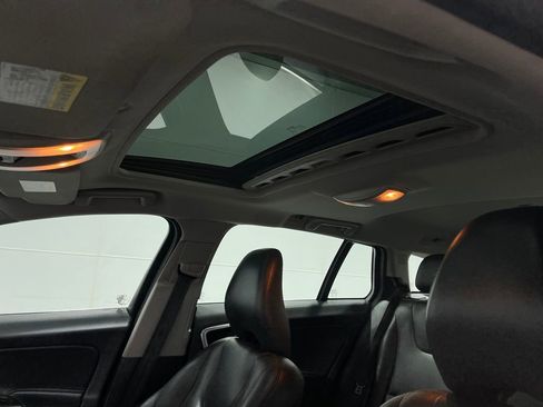 Used 2016 Volvo V60 T5 Premier image 11