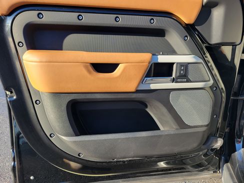 Used 2023 Land Rover Defender 130 X-Dynamic SE image 26