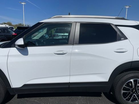 Used 2025 Chevrolet TrailBlazer LT AWD/4WD image 33