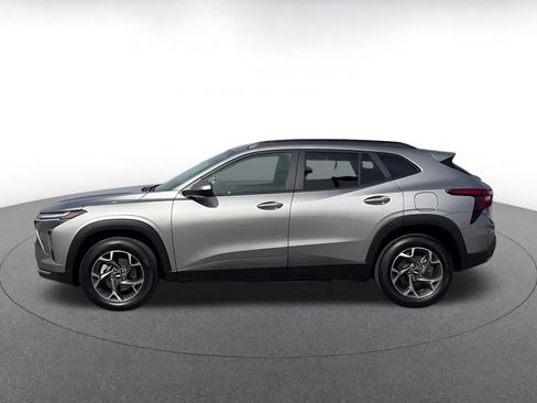 Used 2025 Chevrolet Trax LT image 9