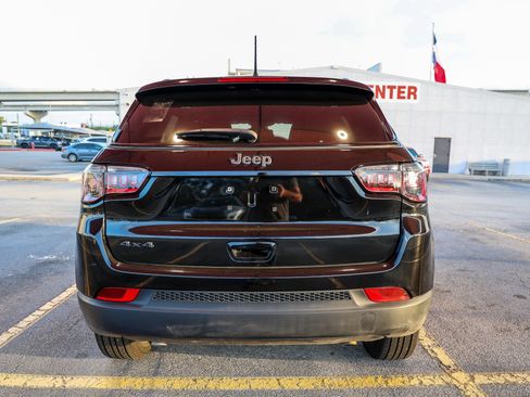 Used 2025 Jeep Compass Latitude w/ Altitude Special Edition AWD/4WD image 9