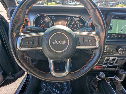 Used 2022 Jeep Gladiator Mojave w/ Cold Weather Group image 18