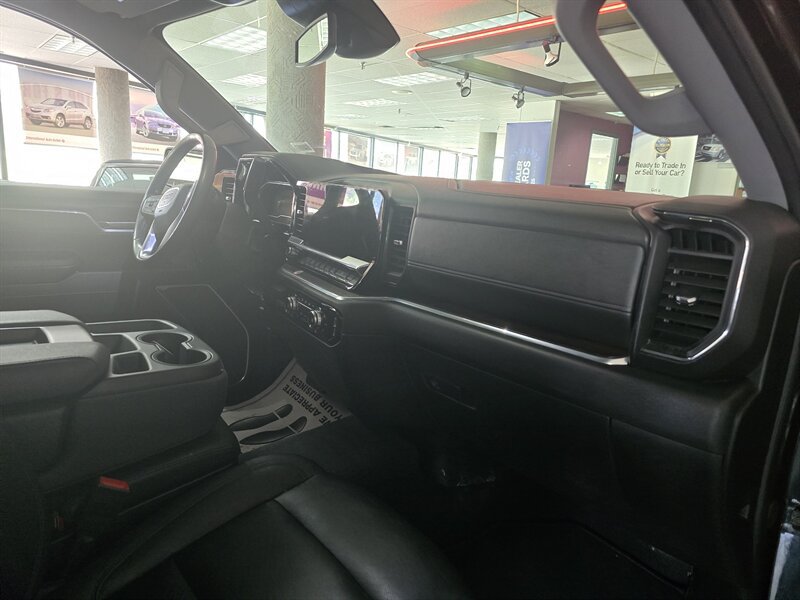 Used 2025 GMC Sierra 1500 SLT AWD/4WD image 18