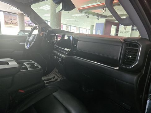 Used 2025 GMC Sierra 1500 SLT AWD/4WD image 18