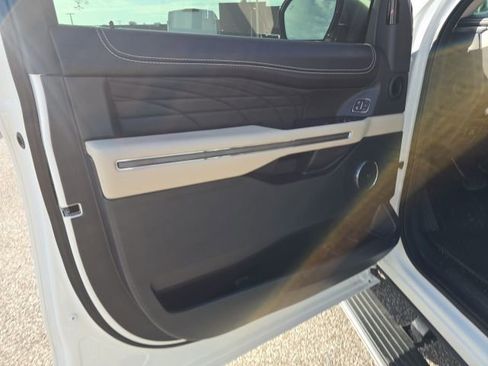 Used 2022 Ford Expedition Platinum image 8