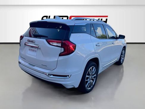 Used 2024 GMC Terrain Denali w/ Denali Premium Package AWD/4WD image 7