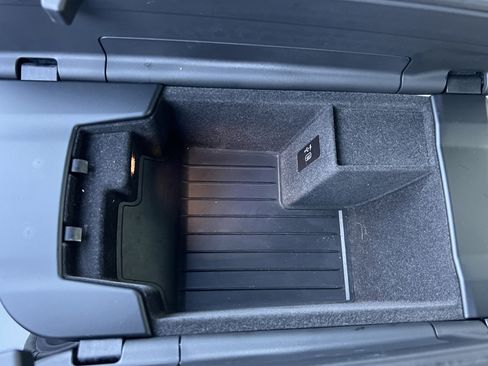 Used 2020 BMW M550i xDrive w/ Dynamic Handling Package image 27