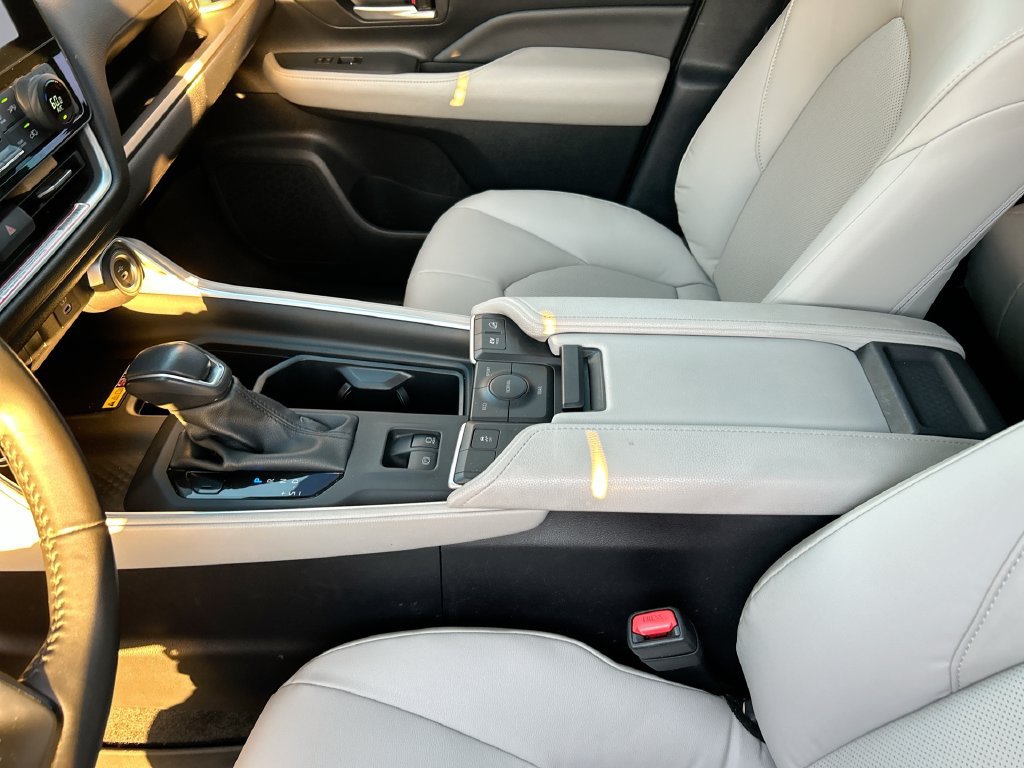 Used 2025 Toyota Grand Highlander AWD Hybrid image 29