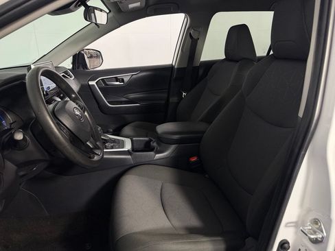 Used 2025 Toyota RAV4 XLE AWD/4WD image 20