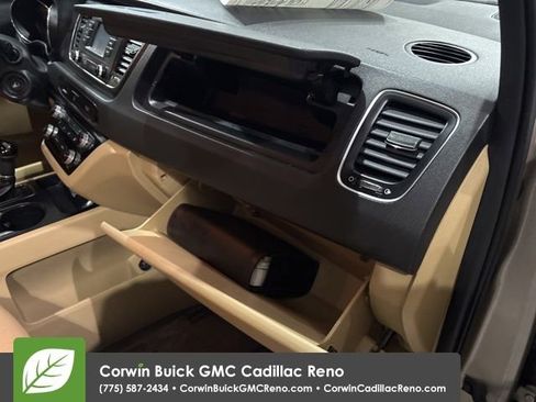 Used 2016 Kia Sedona LX w/ LX Convenience Package image 31