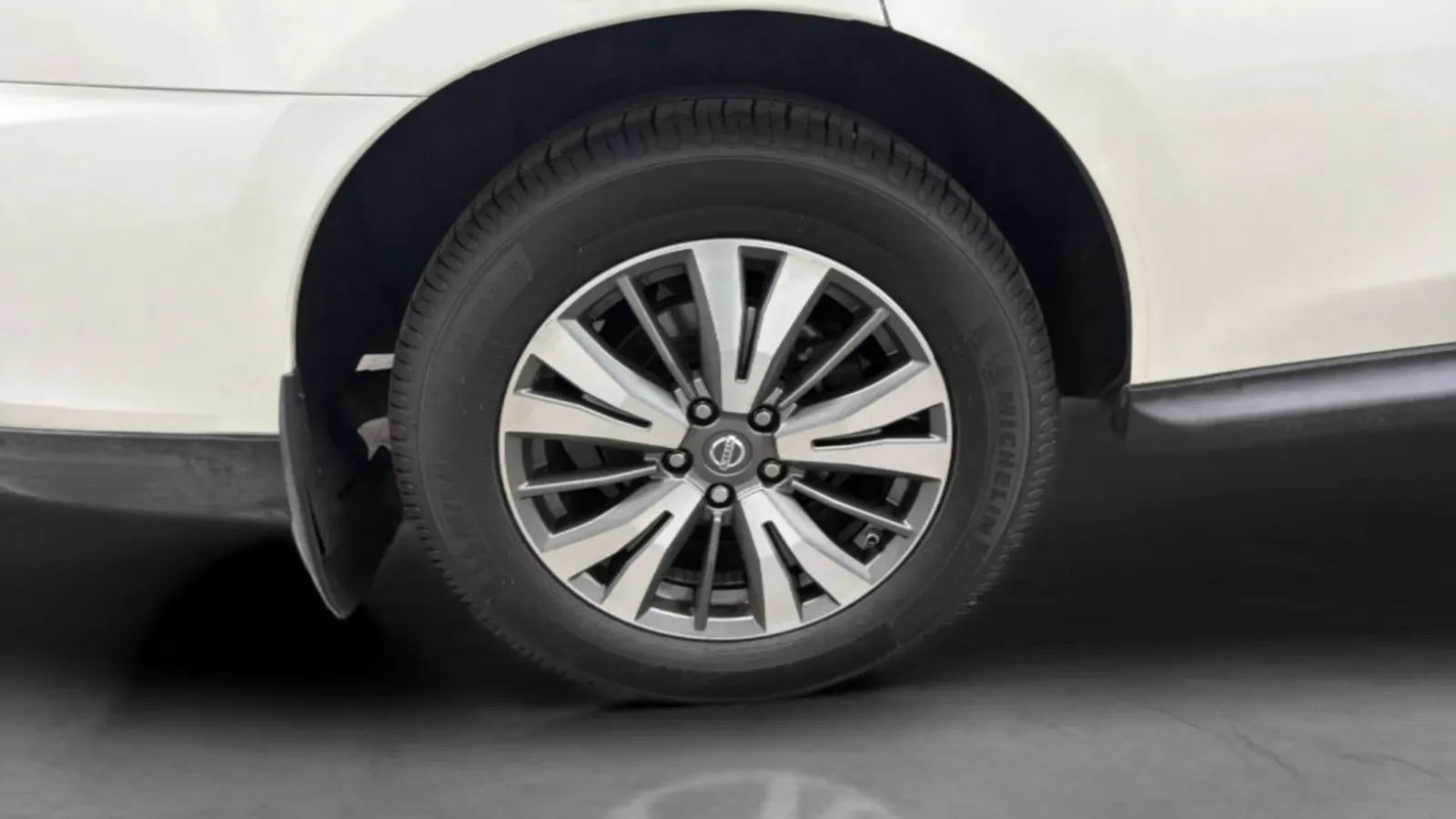 Used 2017 Nissan Pathfinder SV w/ Trailer Tow Package AWD/4WD image 27