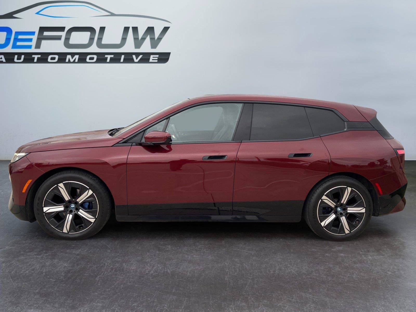Used 2023 BMW iX xDrive50 w/ Premium Package AWD/4WD image 18