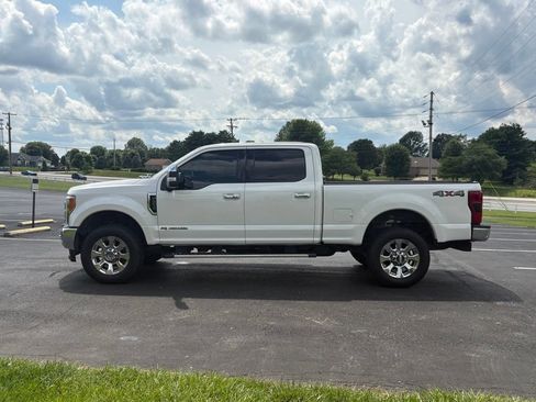 Used 2017 Ford F250 Lariat w/ Lariat Ultimate Package AWD/4WD image 6