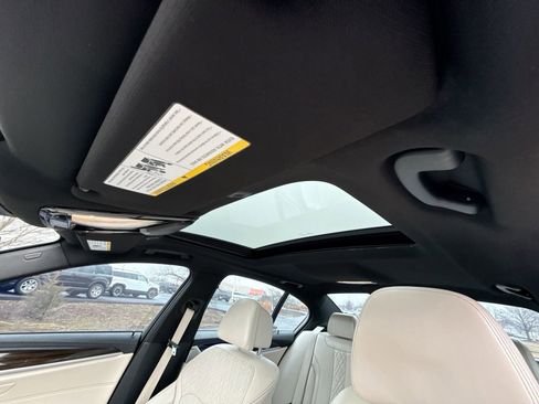 Used 2021 BMW M550i xDrive image 24