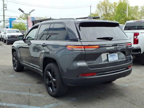 Used 2025 Jeep Grand Cherokee Altitude AWD/4WD image 4