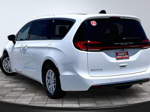 New 2027 Chrysler Pacifica Select FWD image 22