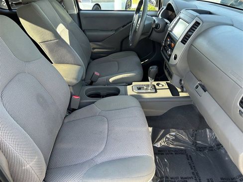 Certified 2020 Nissan Frontier SV w/ Midnight Edition Floor Mats image 10