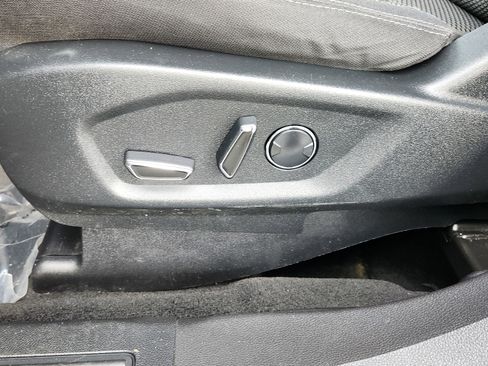 Used 2018 Ford Explorer XLT w/ Equipment Group 201A image 26