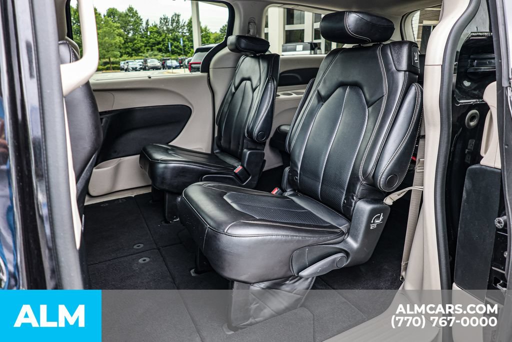 Used 2023 Chrysler Pacifica Touring-L FWD image 18