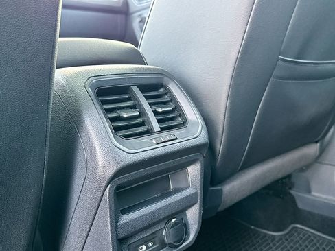 Used 2023 Volkswagen Tiguan SE image 33