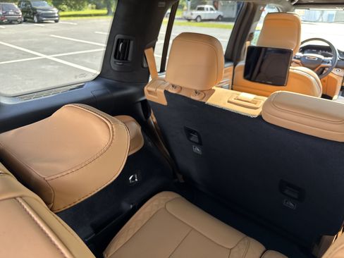 Used 2025 Jeep Grand Cherokee L Summit AWD/4WD image 32