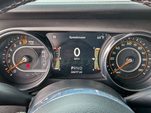 Used 2021 Jeep Wrangler Unlimited Sahara AWD/4WD image 15
