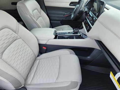 New 2025 Nissan Pathfinder SV w/ Black Appearance Package image 9