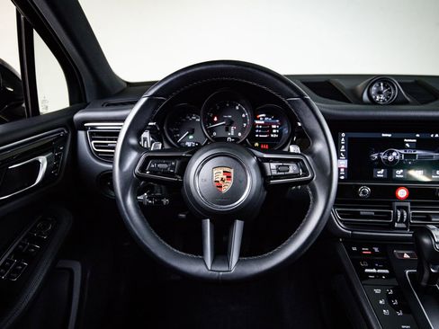 Certified 2024 Porsche Macan AWD/4WD image 26