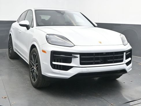 New 2025 Porsche Cayenne Coupe image 8