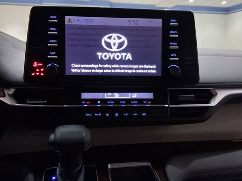 Used 2022 Toyota Sienna LE image 16