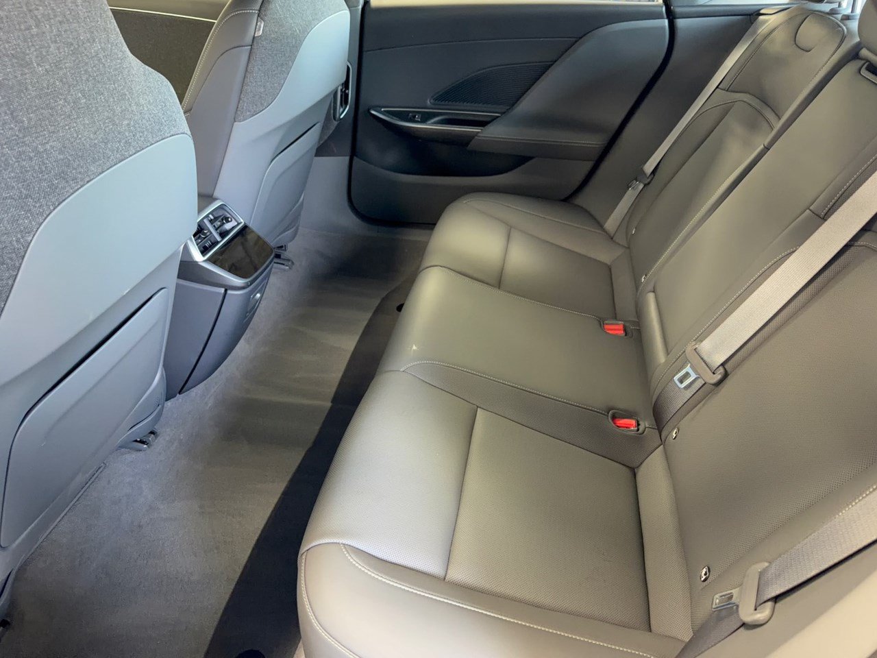 Used 2024 Lucid Air Pure RWD image 24
