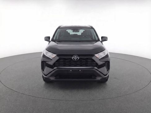 Used 2024 Toyota RAV4 XLE w/ Convenience Package image 5