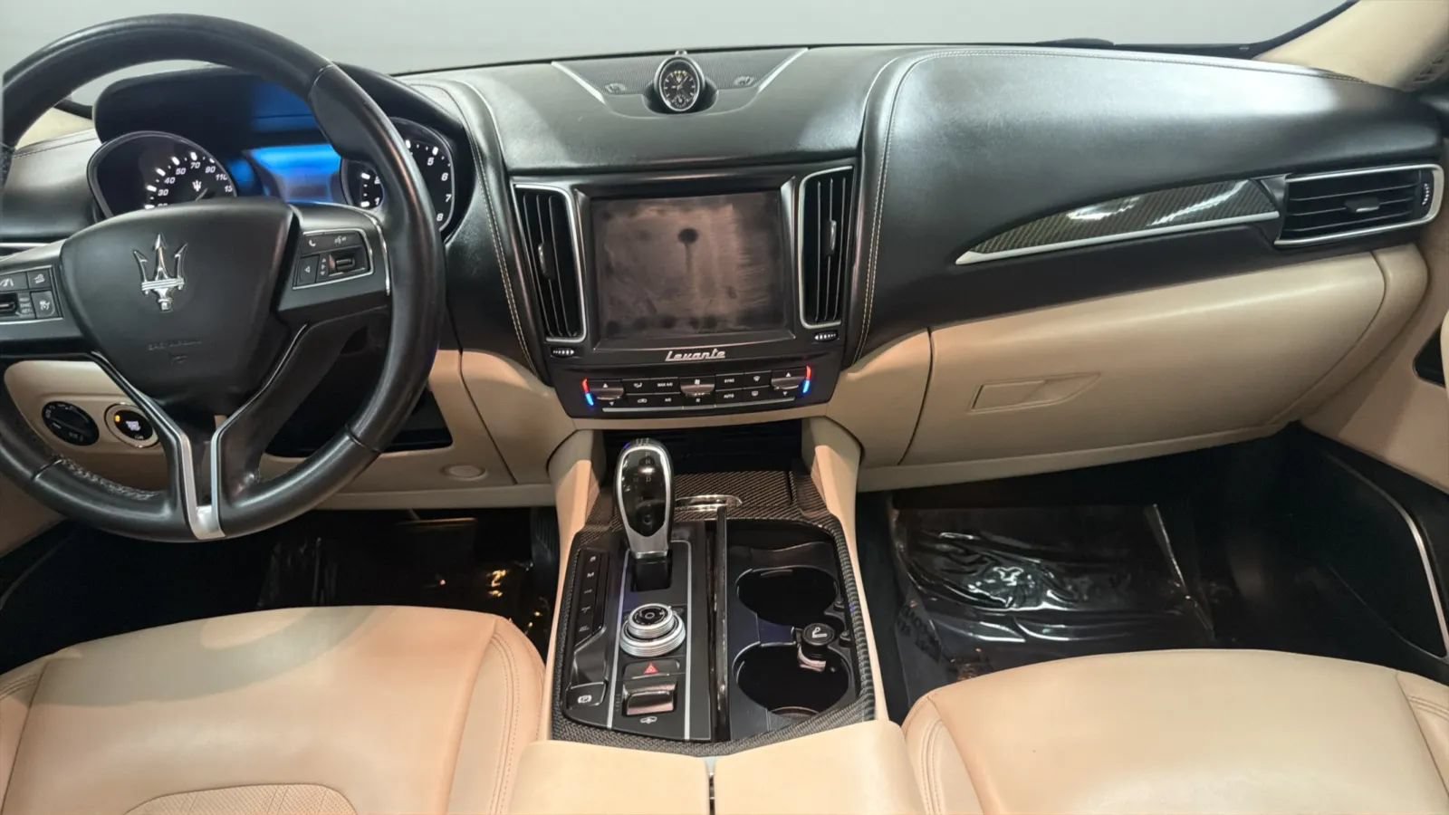 Used 2017 Maserati Levante w/ Luxury Package AWD/4WD image 16