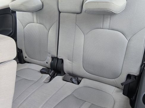 Used 2023 Honda Pilot LX image 14