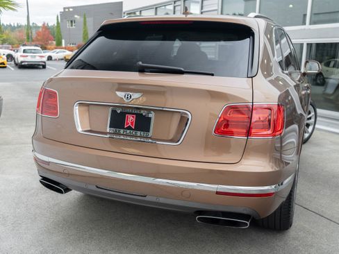 Used 2017 Bentley Bentayga image 6